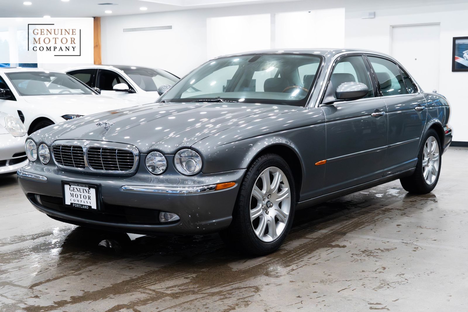 Gray 2005 Jaguar XJ-Series XJ8 RWD Sedan Rear-Wheel Drive 6-Speed Automatic