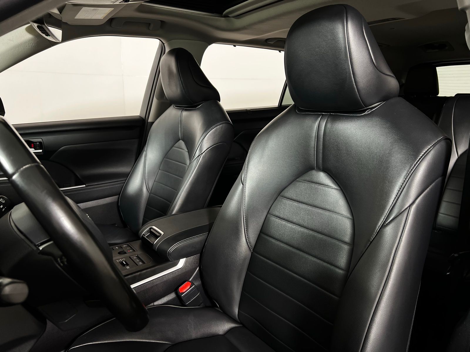 Thumbnail: 2023 Toyota Highlander - 13