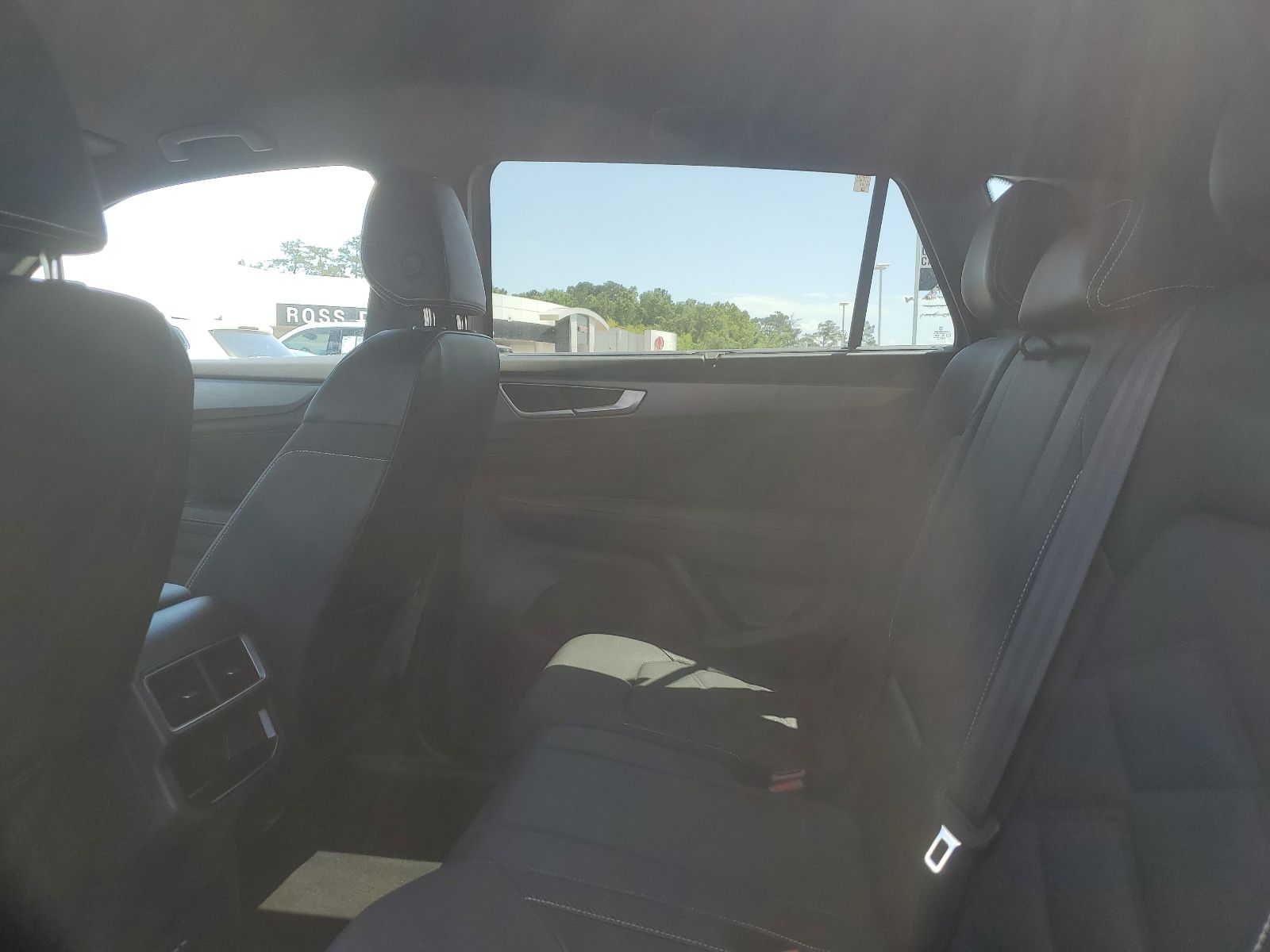 2025 Volkswagen Atlas Cross Sport 2.0T SE w/Technology - 11