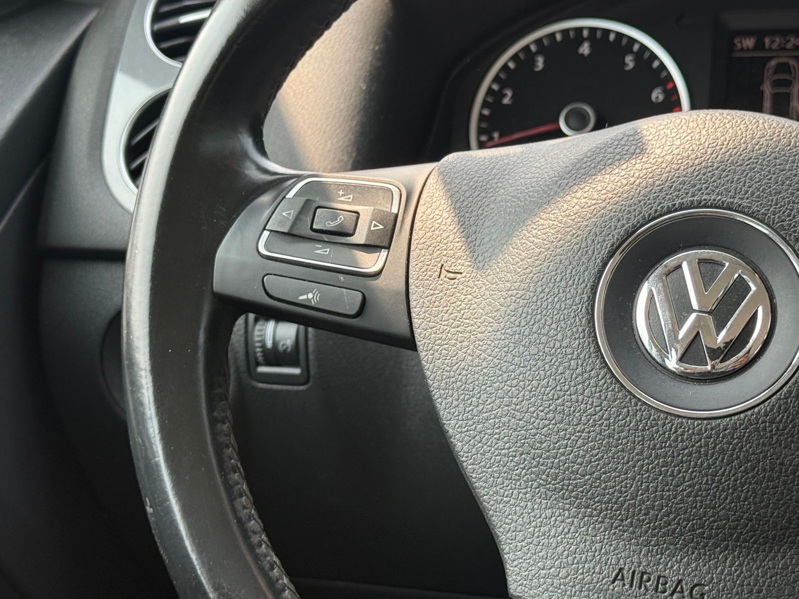 Used 2015 Gray Volkswagen S image 19