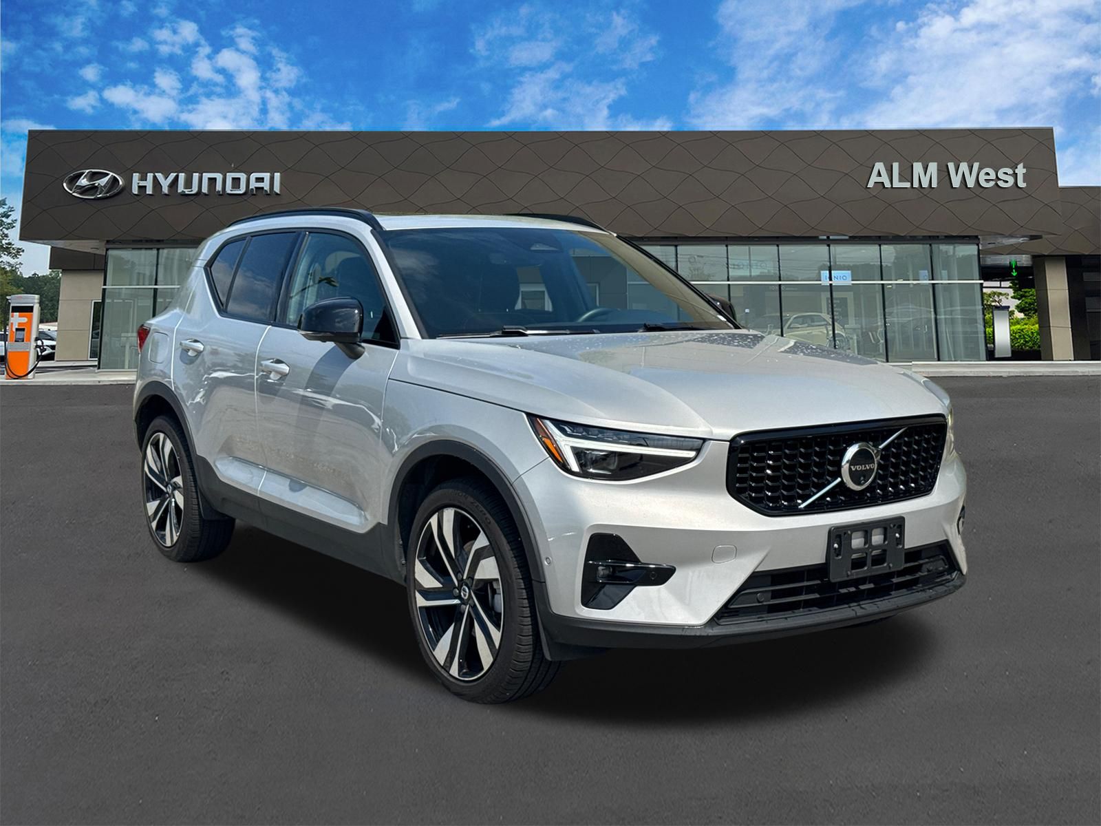 Used 2024 Silver Volvo Ultimate image 3