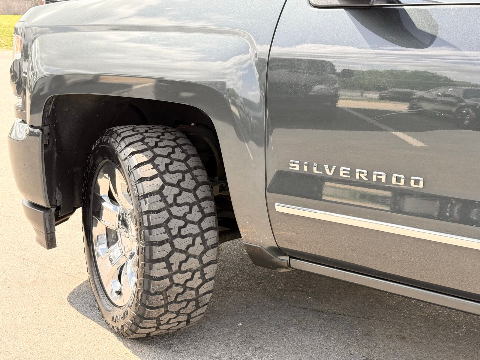 View vehicle photo 6