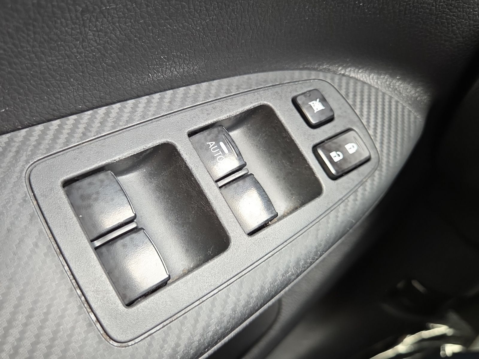 Used 2024  Mitsubishi ES image 20