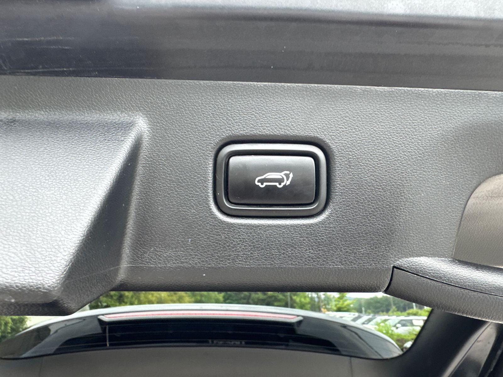 Used 2022 Black Hyundai Limited image 19