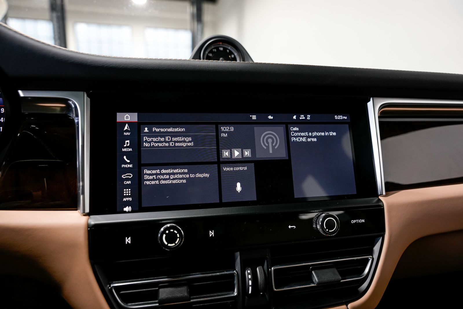 2023 Porsche Macan S — photo 12