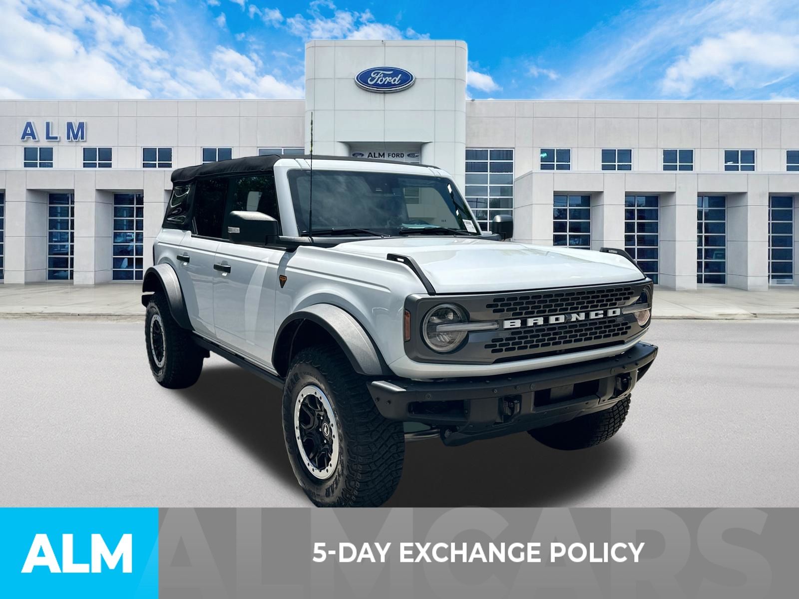 Used 2023 Oxford White Ford Badlands image 3