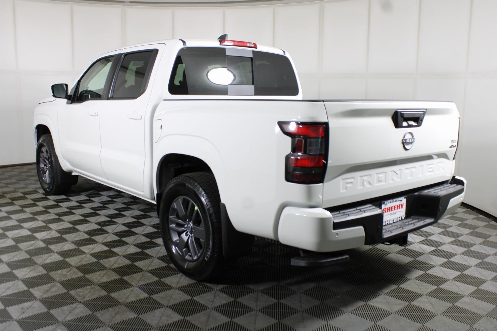 View vehicle photo 4