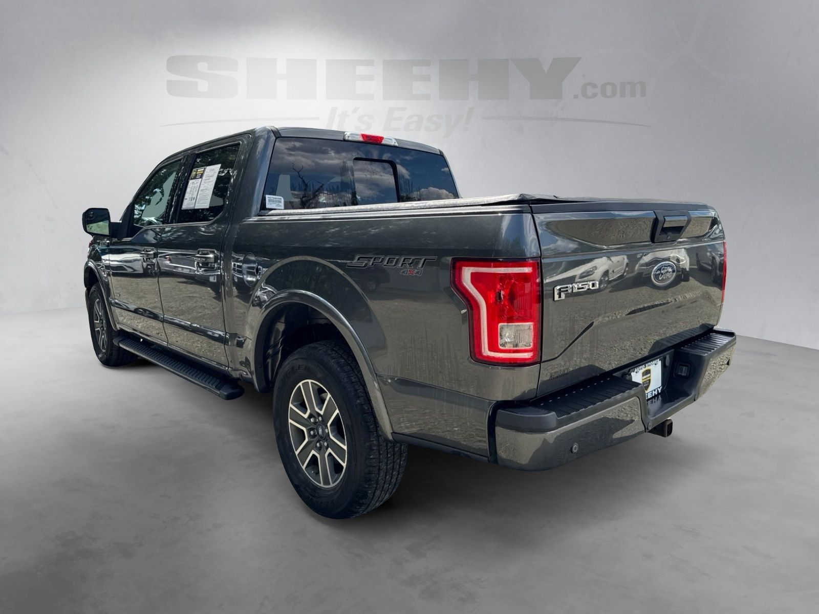 Used 2016 Magnetic Metallic Ford XLT image 9