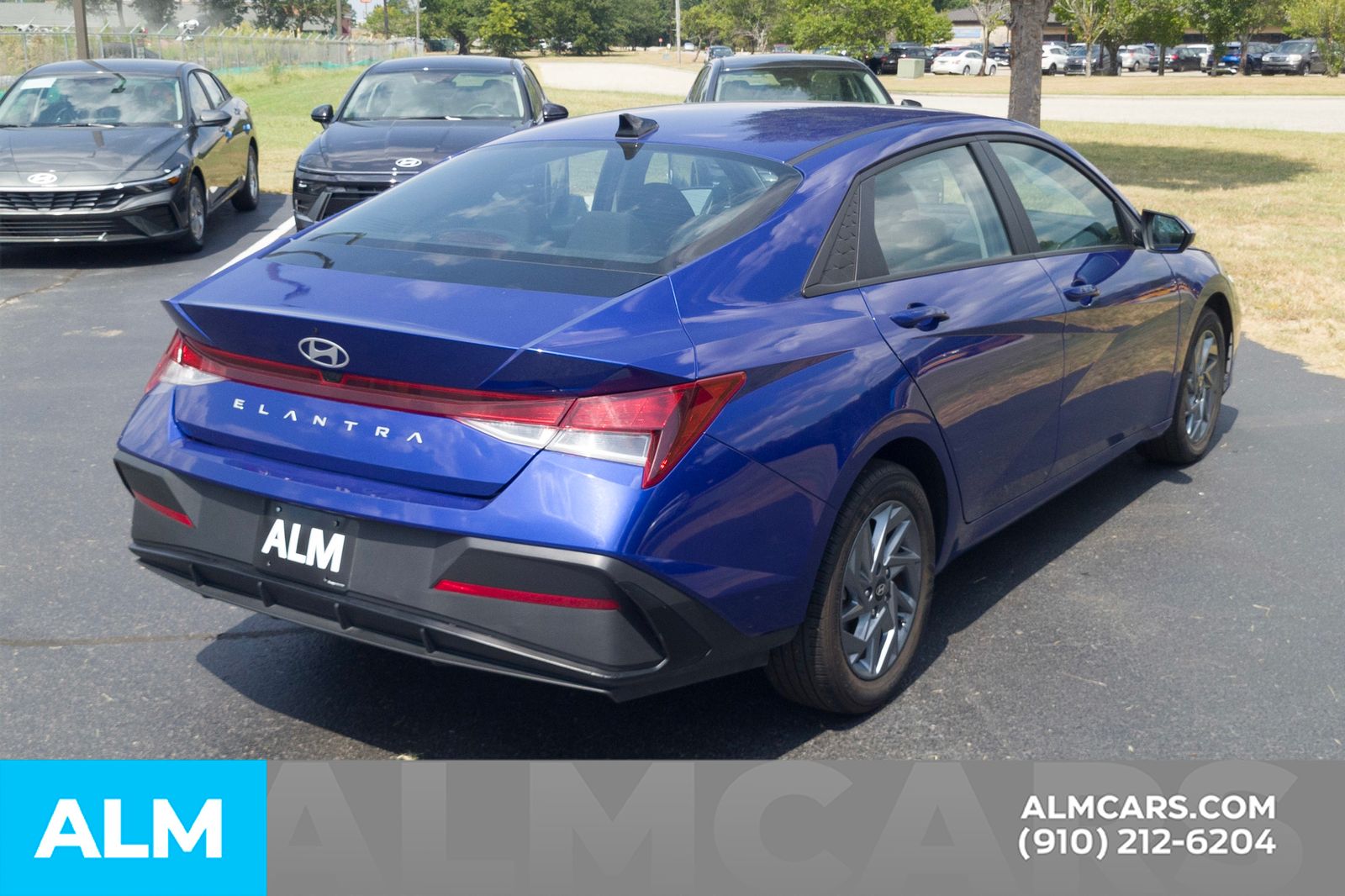 Used 2024 Blue Hyundai SEL image 5