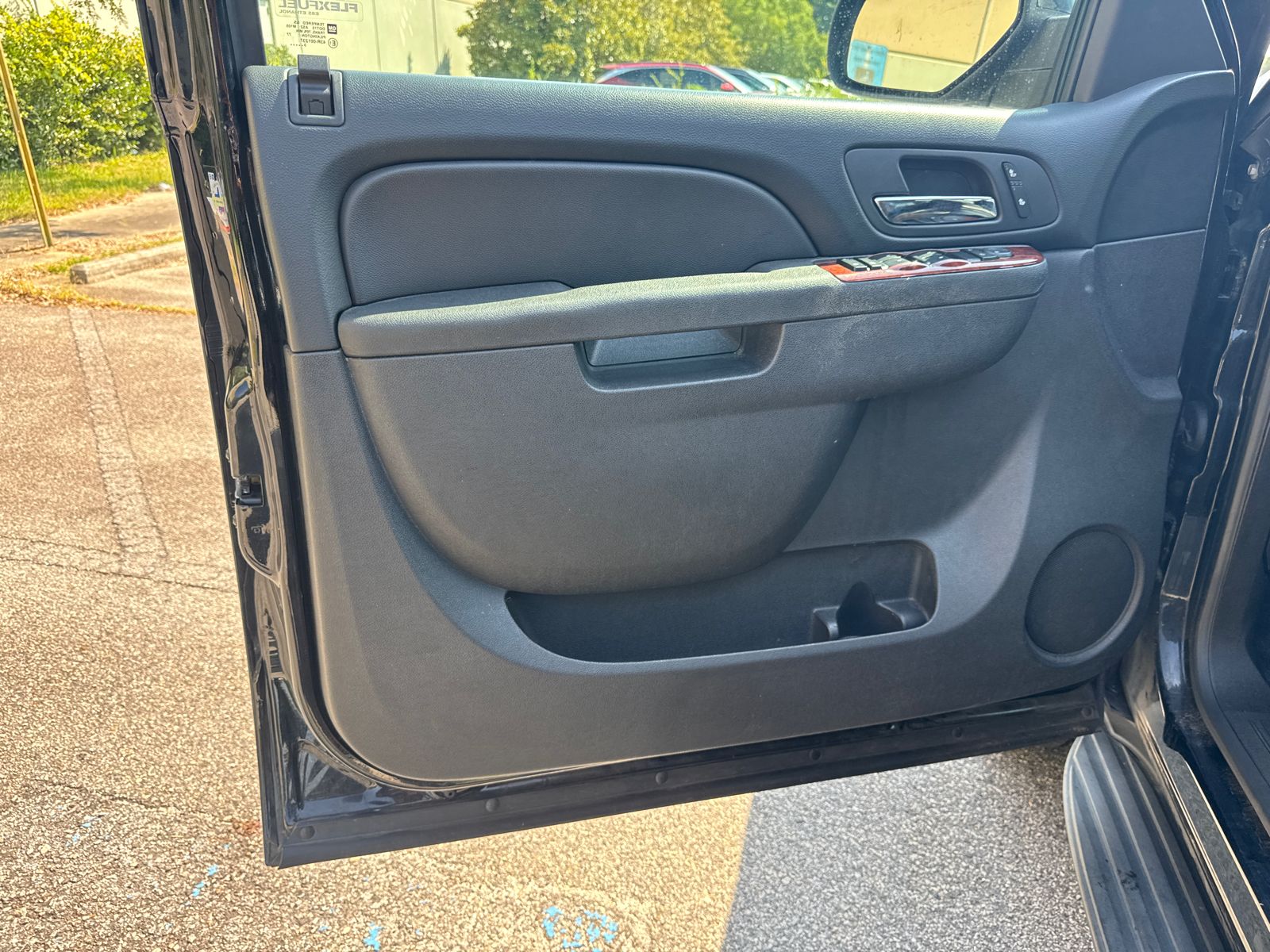 Used 2014 Black Chevrolet LT image 9
