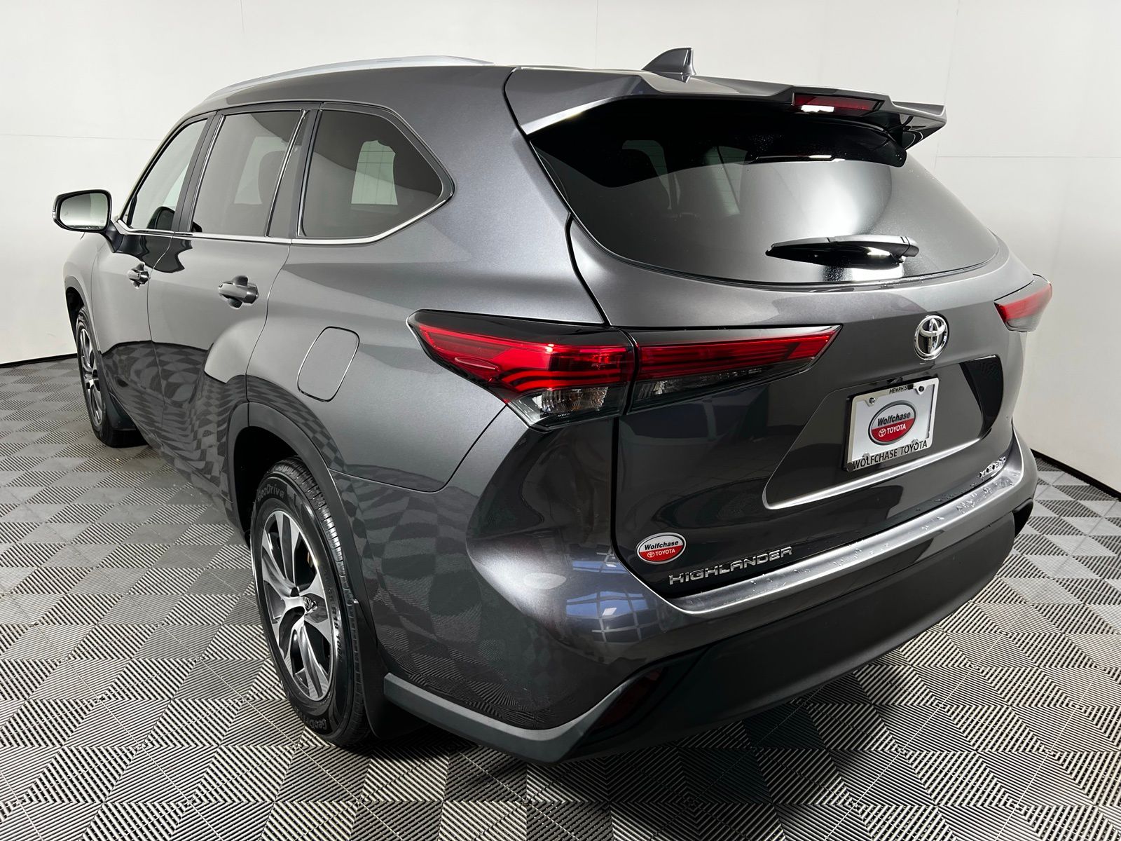 Thumbnail: 2023 Toyota Highlander - 7