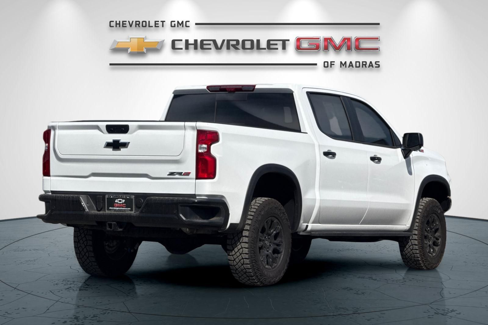 View vehicle photo 3
