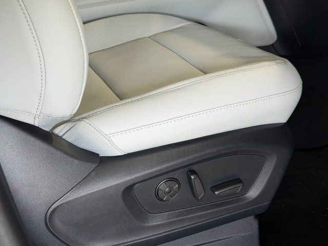 New 2026 Star White Metallic Tri-Coat Ford Platinum image 11