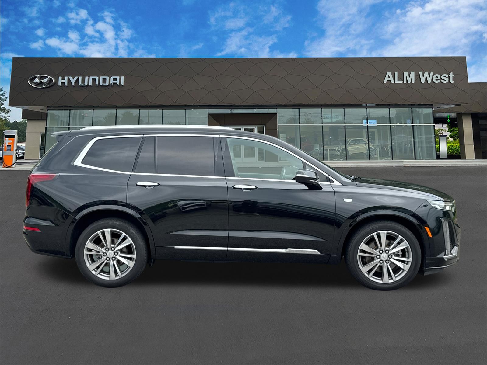 Used 2022 Black Cadillac Premium Luxury image 4