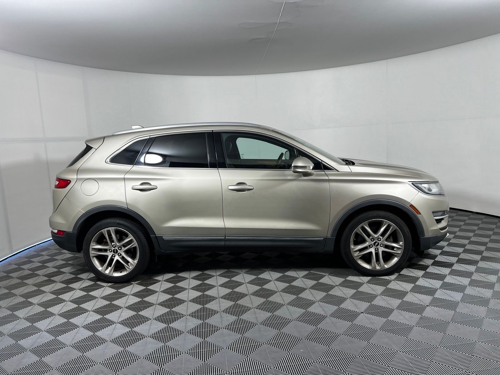 Thumbnail: 2015 Lincoln MKC - 4