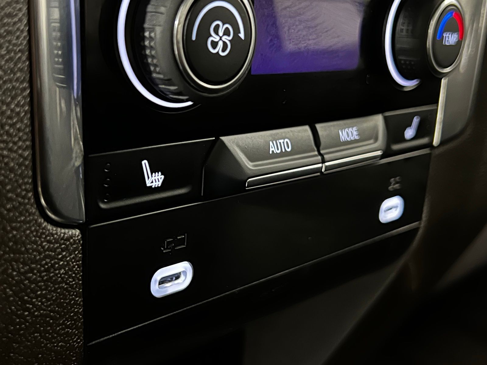 Thumbnail: 2023 Chevrolet Tahoe - 28