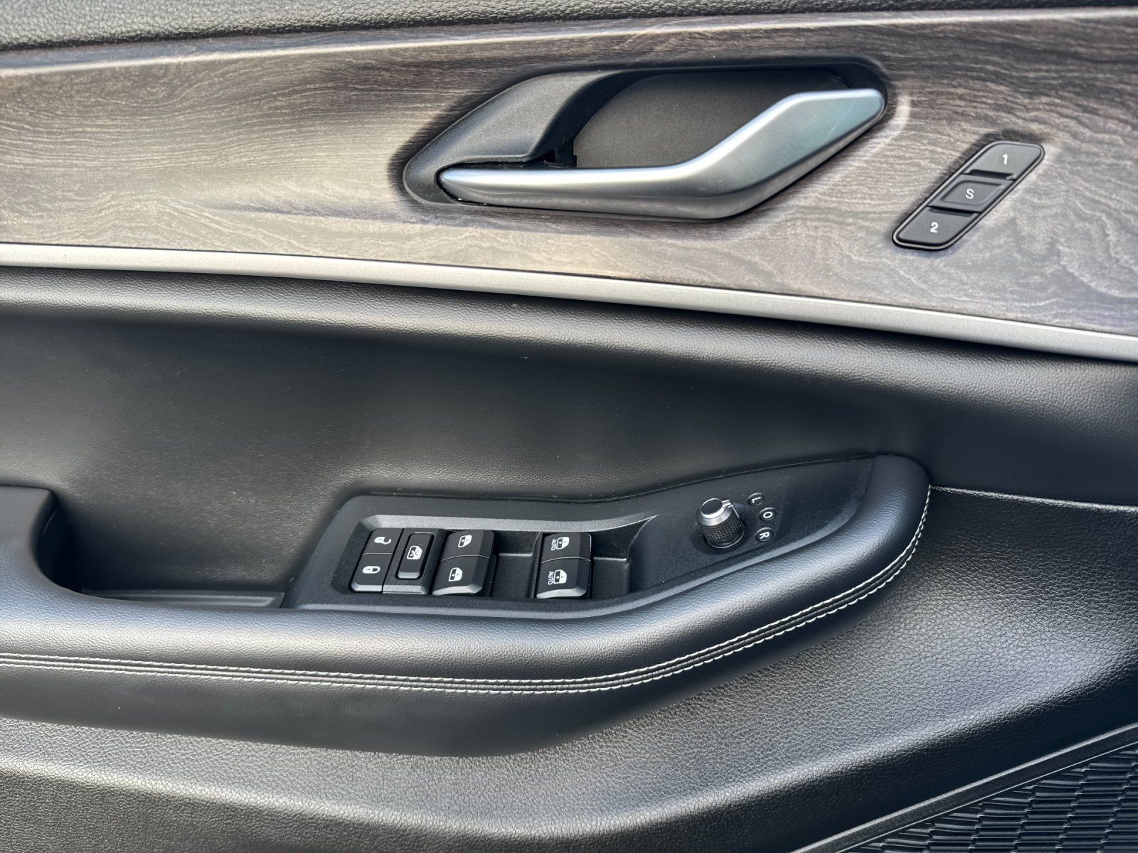 used 2023 Jeep Grand Cherokee car, priced at $25,998