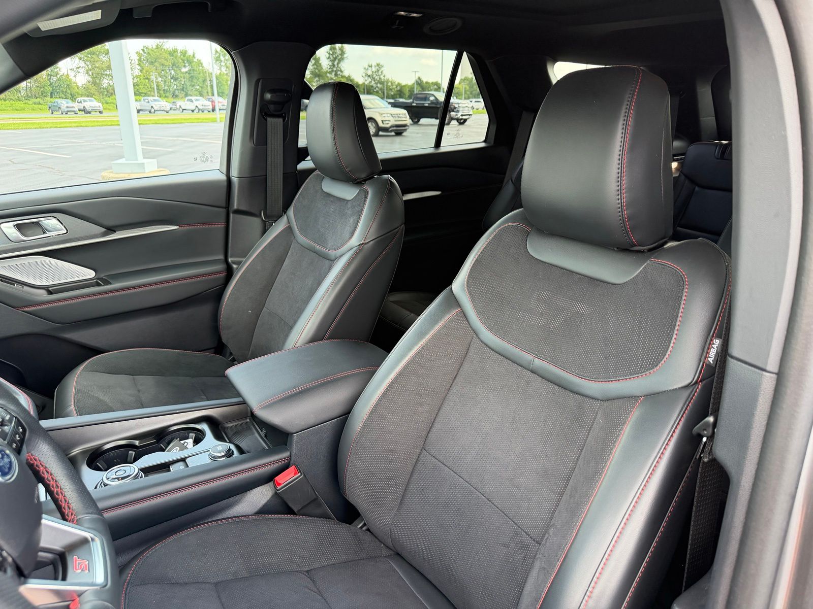 2025 Ford Explorer image 13