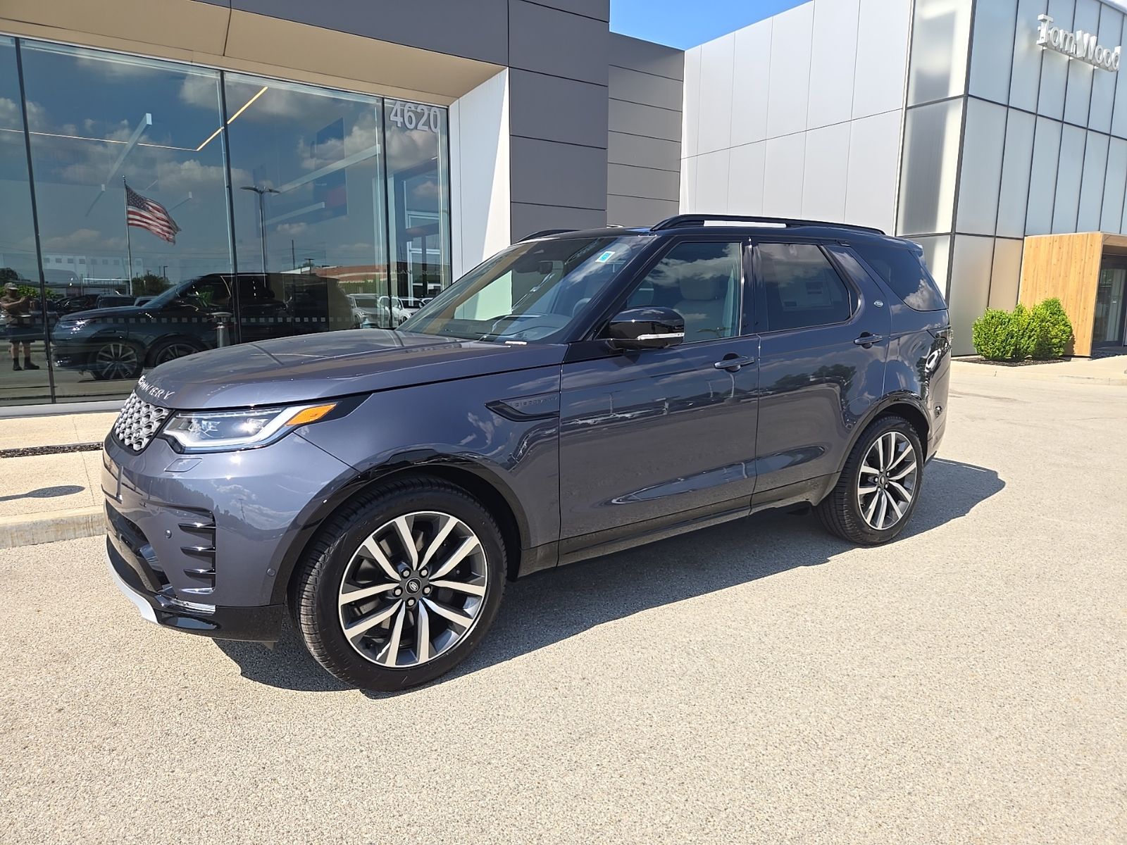 Blue 2026 Land Rover Discovery SUV / Crossover  8-Speed Automatic