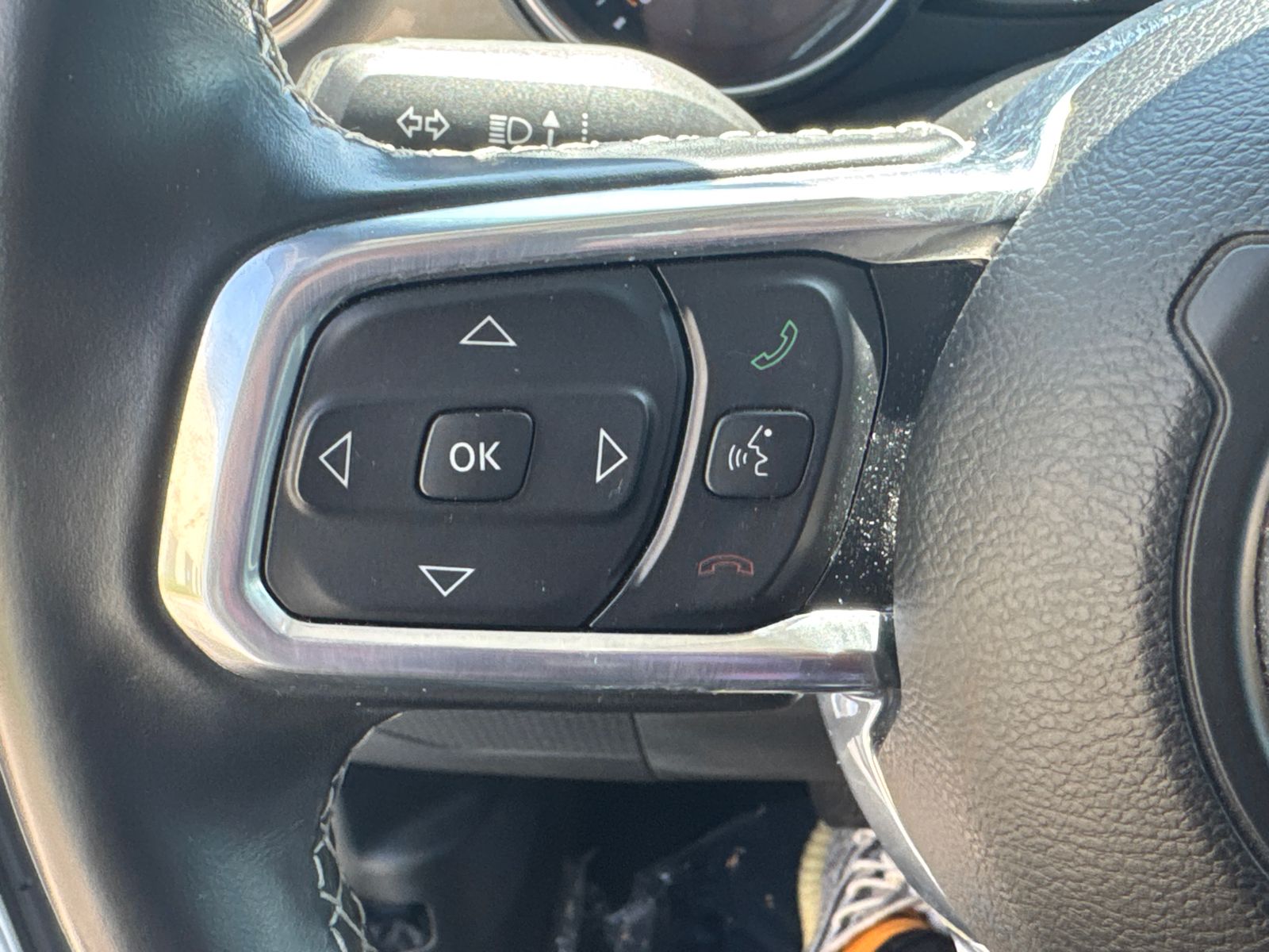 Used 2022 White/off-white Jeep Unlimited Sahara image 25