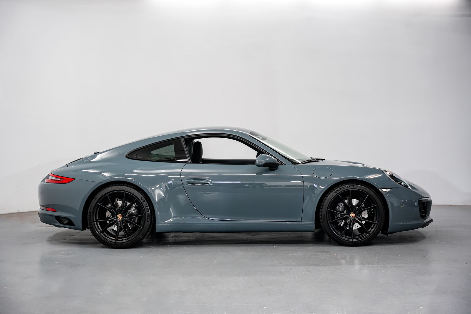 2018 Porsche 911 Carrera — photo 1
