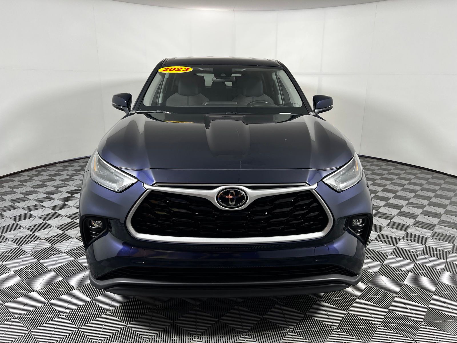 Thumbnail: 2023 Toyota Highlander - 2