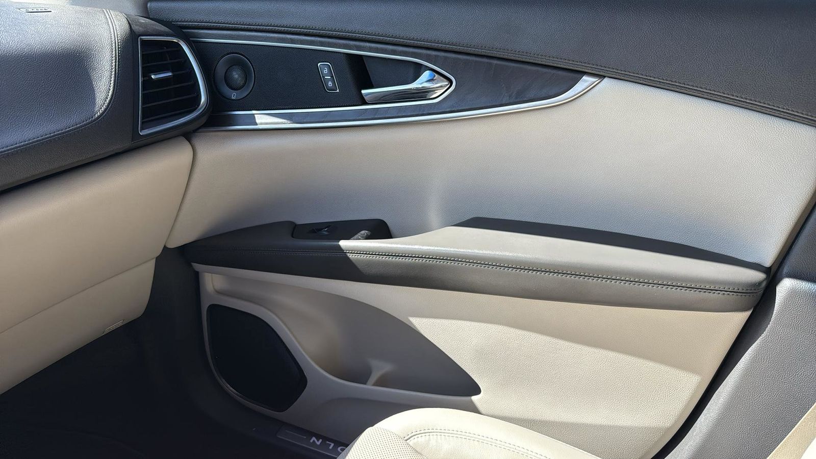 Used Car 2019 Lincoln Nautilus  Reserve For Sale Under $20,000 In Austin, Texas