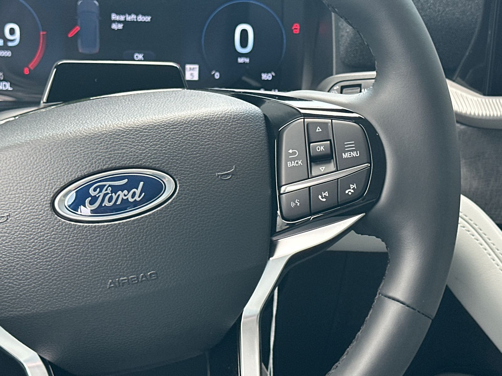 New 2026 Star White Metallic Tri-Coat Ford Platinum™ image 25