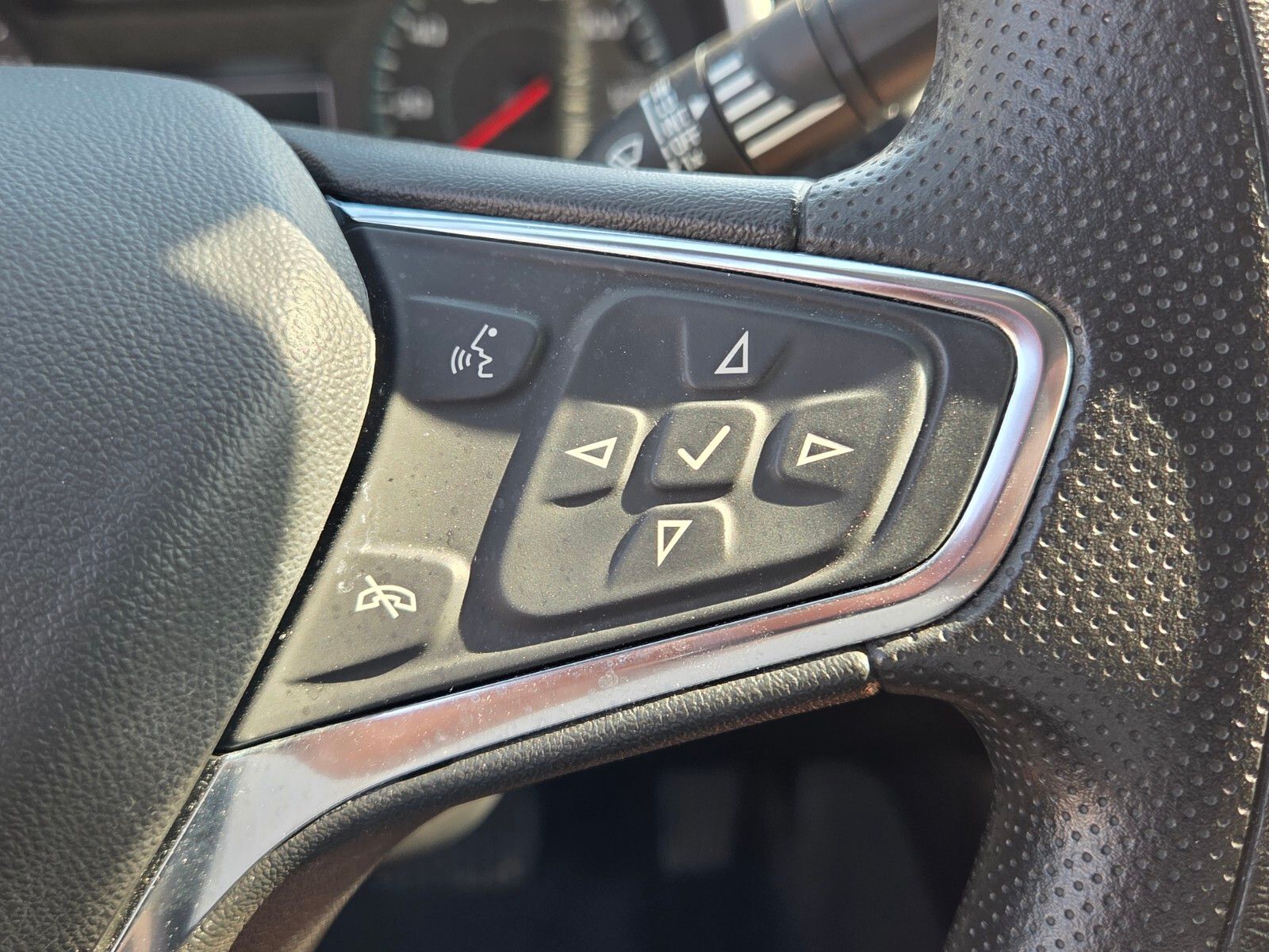 Used 2024 White Chevrolet LT image 26