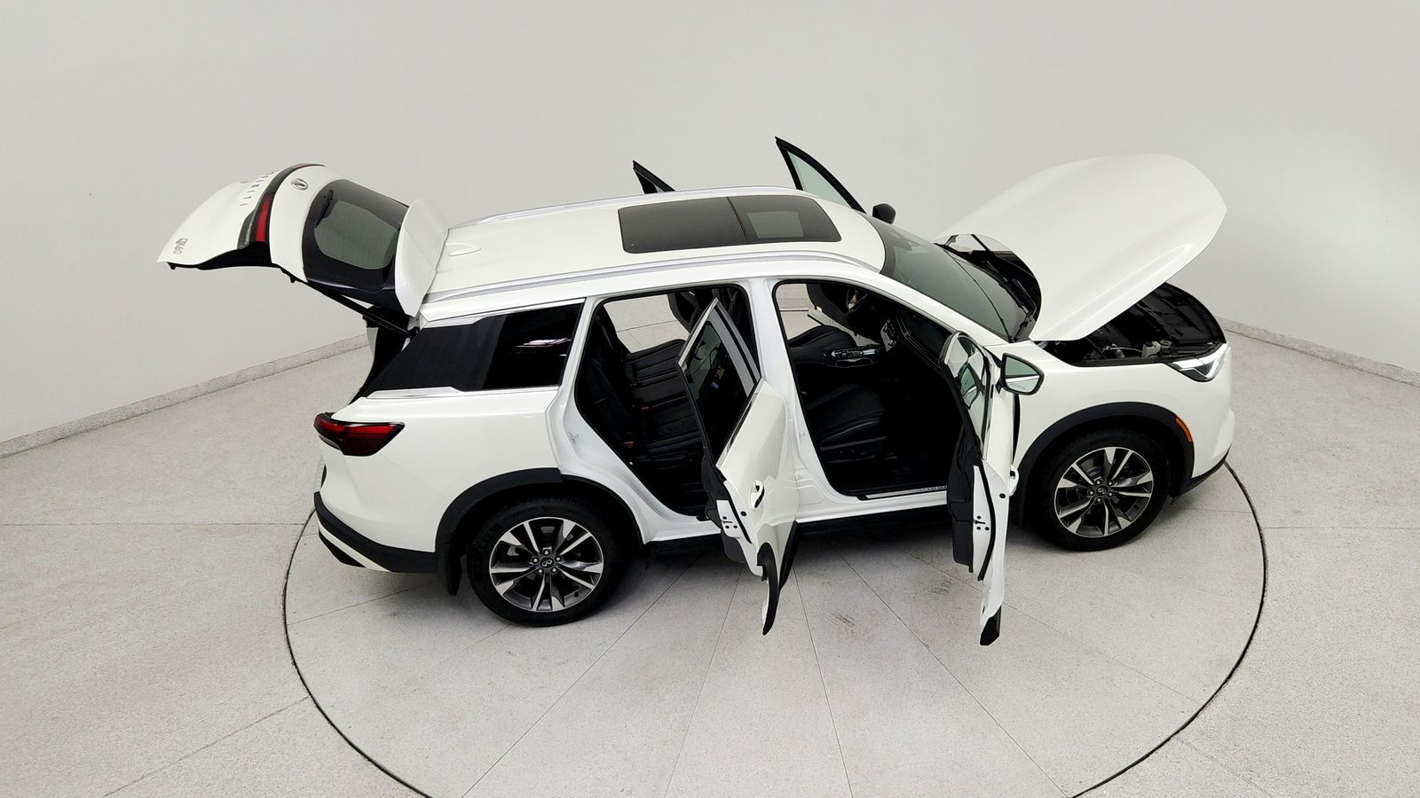 Used 2023 White INFINITI LUXE image 26