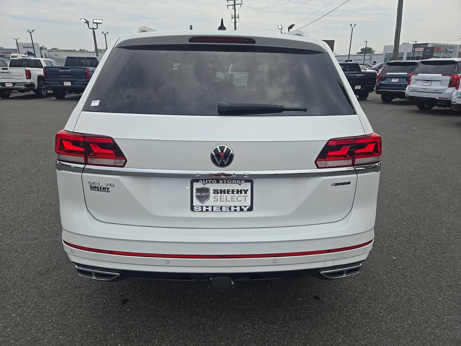 Used 2023  Volkswagen 3.6L V6 SEL Premium R-Line image 6