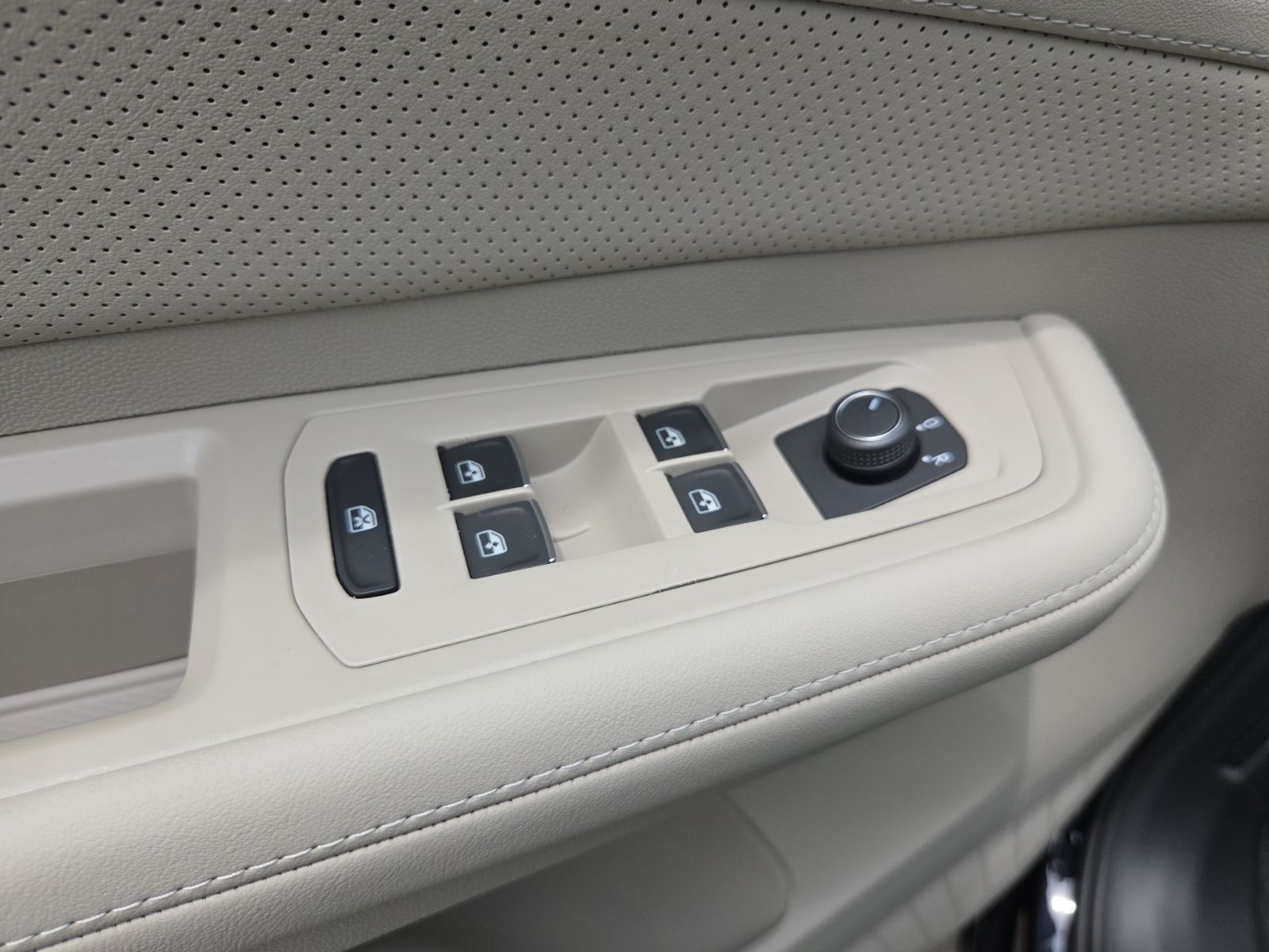 new 2026 Volkswagen Atlas car, priced at $40,234