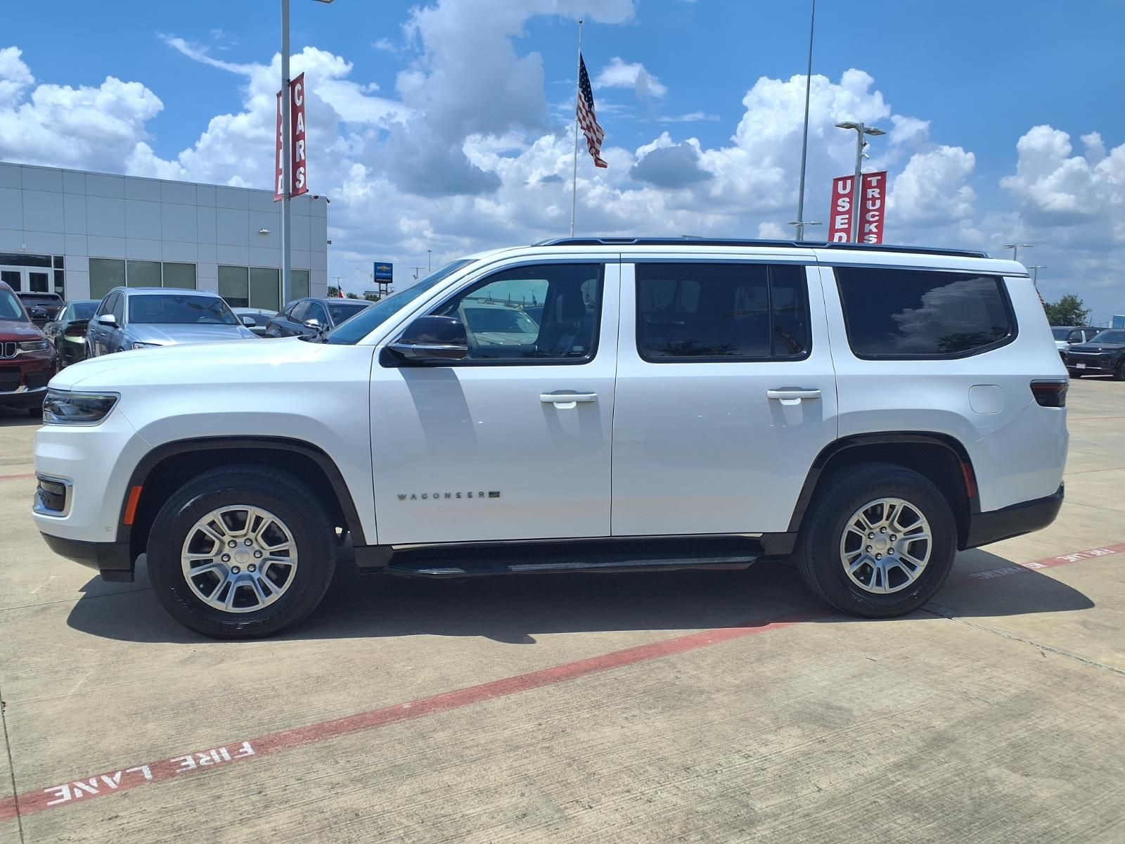 2023 Jeep Wagoneer Base White at River Oaks CDJR