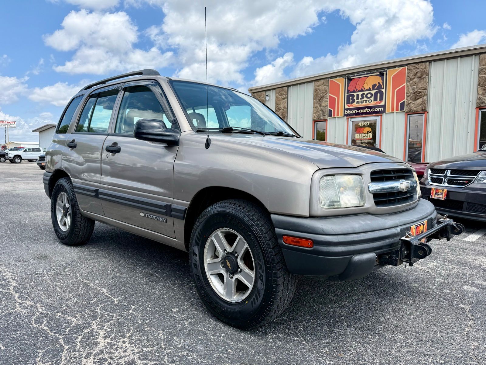 Light Bronzemist Metallic 2002 Chevrolet Tracker 4-Door 4WD SUV / Crossover Four-Wheel Drive 4-Speed Automatic Overdrive