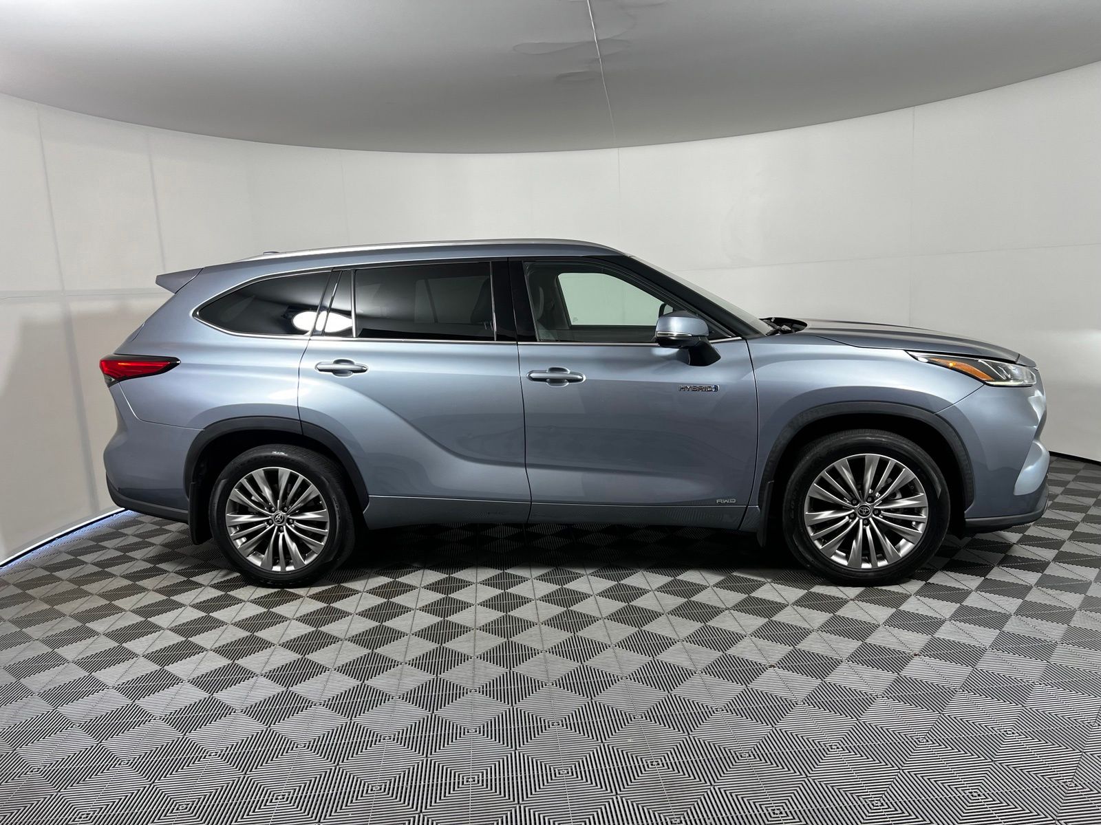 Thumbnail: 2021 Toyota Highlander - 4