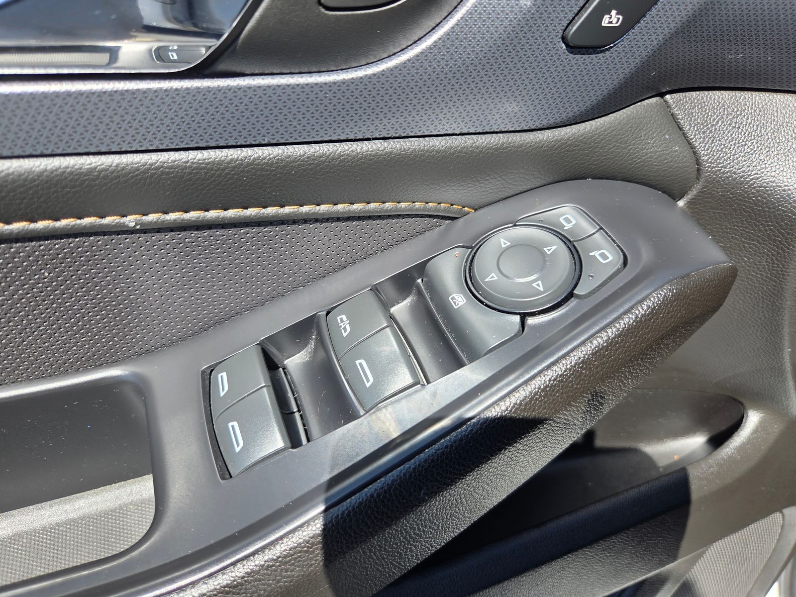 used 2021 Chevrolet Traverse car, priced at $27,244