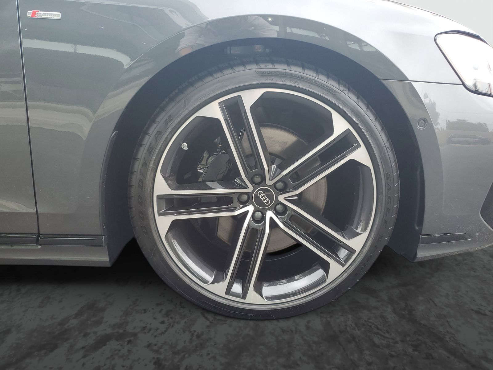 Vehicle photo