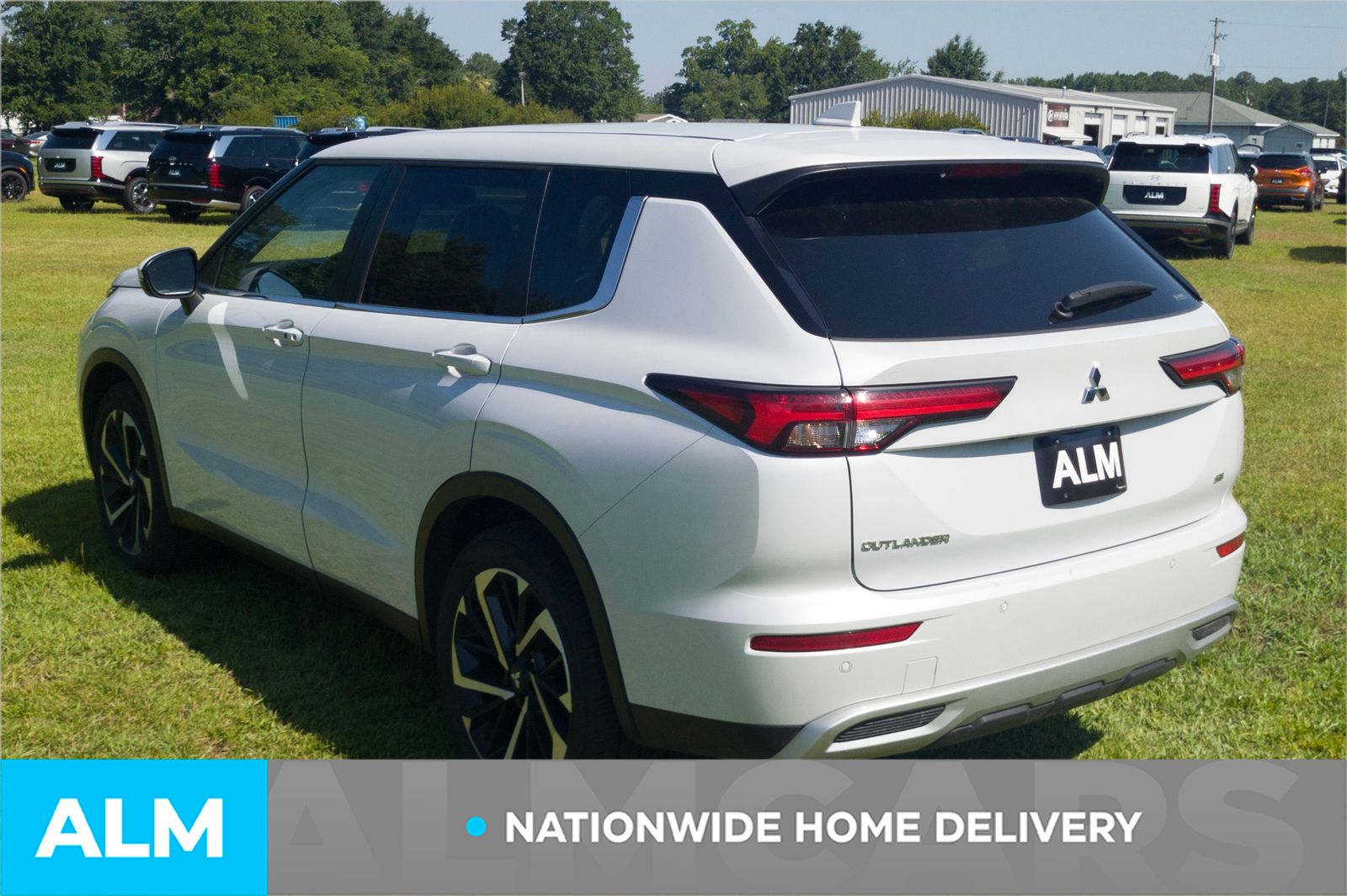 Used 2024 White Diamond Mitsubishi SE image 5