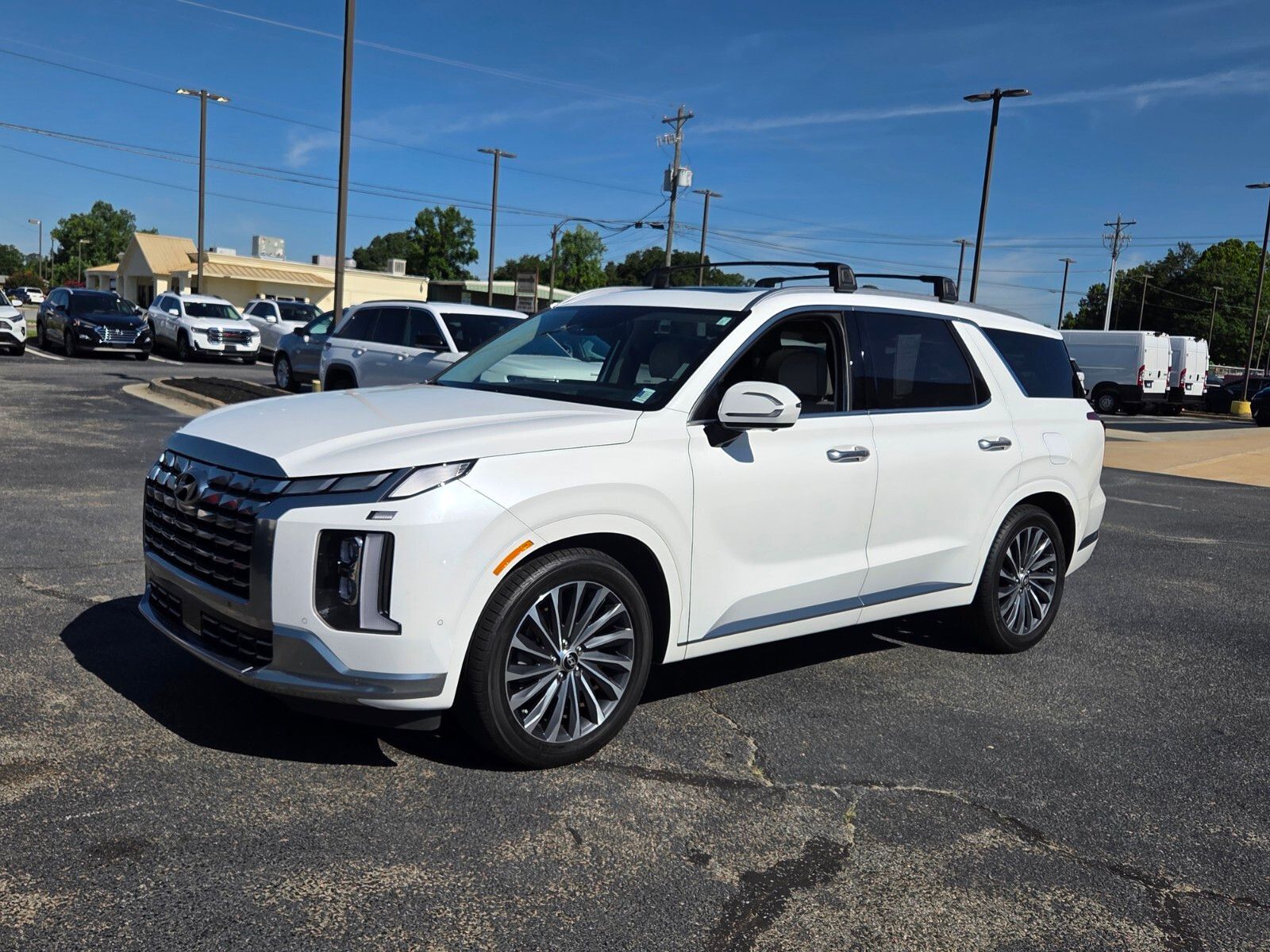 Used 2023 White Hyundai Calligraphy image 3