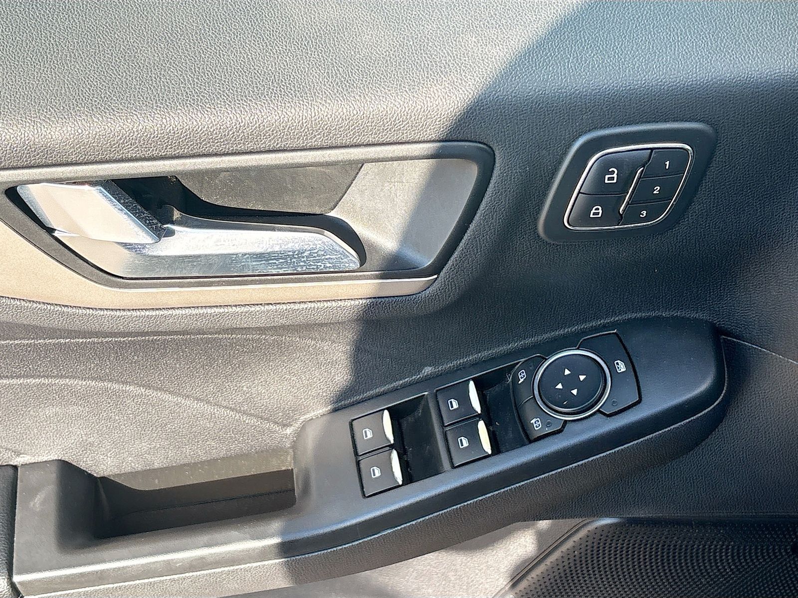 Used 2022 Blue Ford SEL image 16