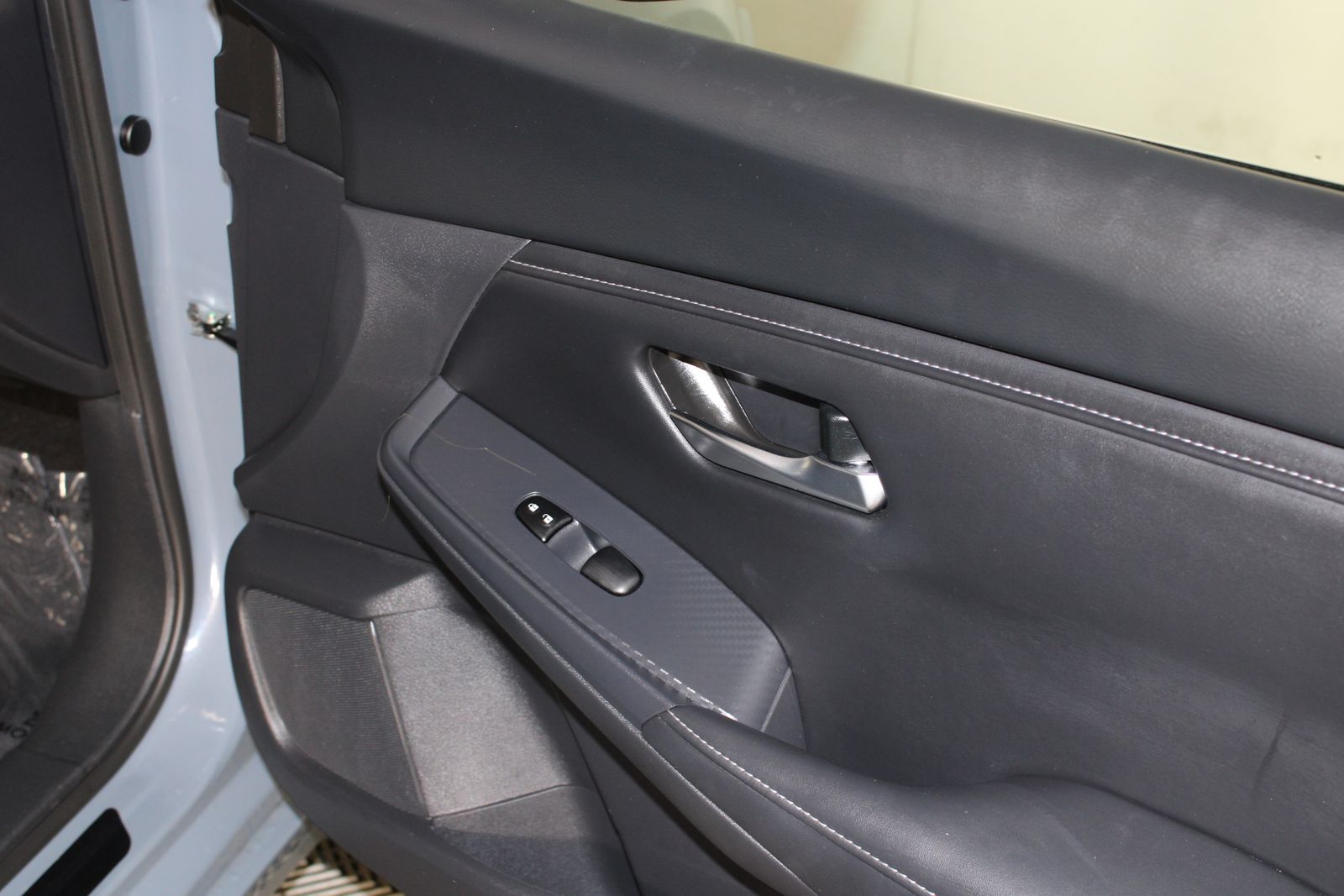 Used 2025 Gray Nissan SV image 15