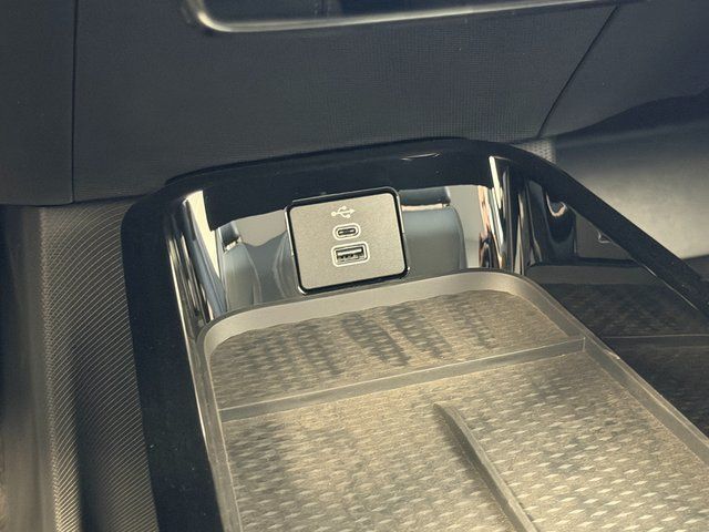 New 2026 Star White Metallic Tri-coat Ford Select image 25