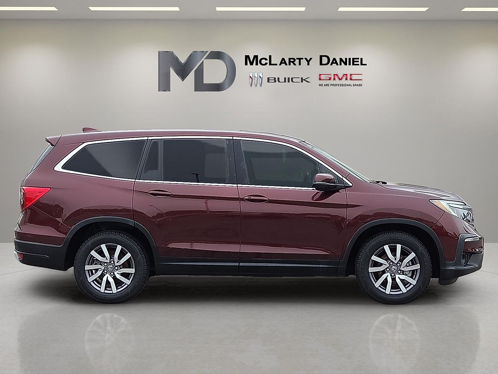 View vehicle photo 6