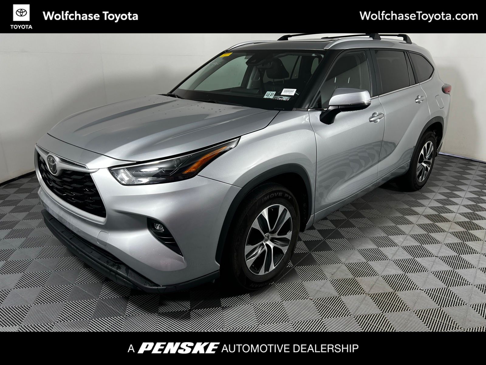 2023 Toyota Highlander XLE Hero Image