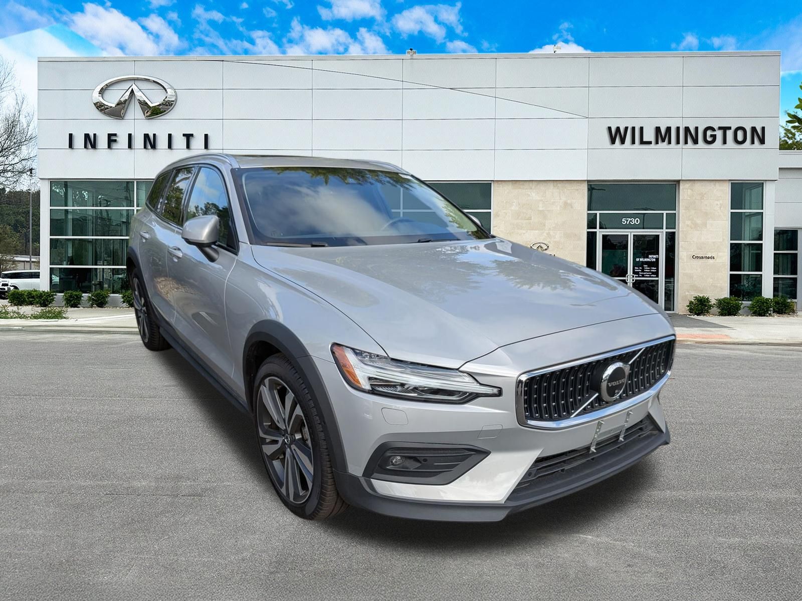 Silver Dawn Metallic 2025 Volvo V60 Cross Country B5 Plus AWD Wagon All-Wheel Drive Automatic