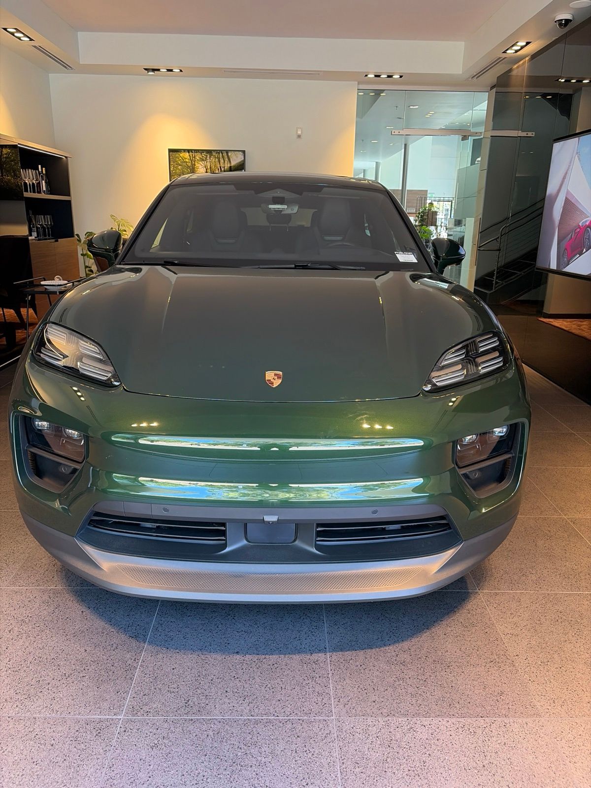 2025 Porsche Macan Electric 4S — full photo 1 of 7