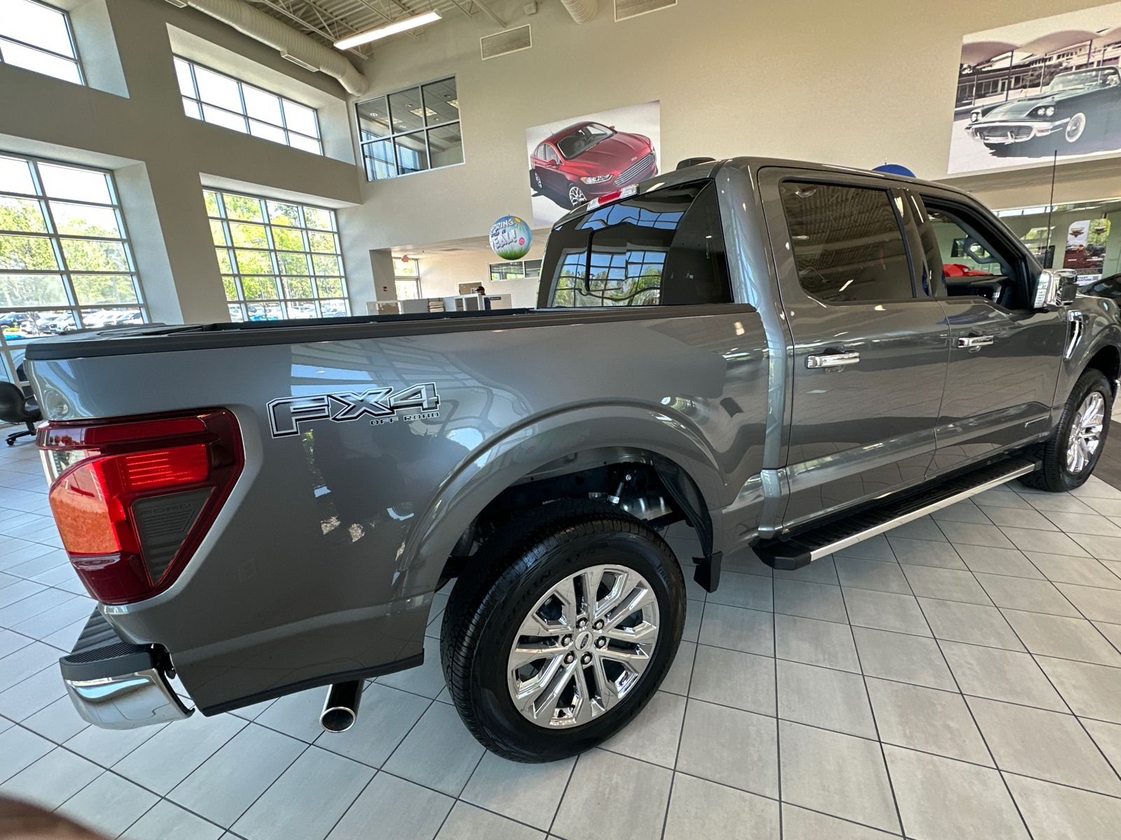 2025 Ford F-150 XLT - Photo 5