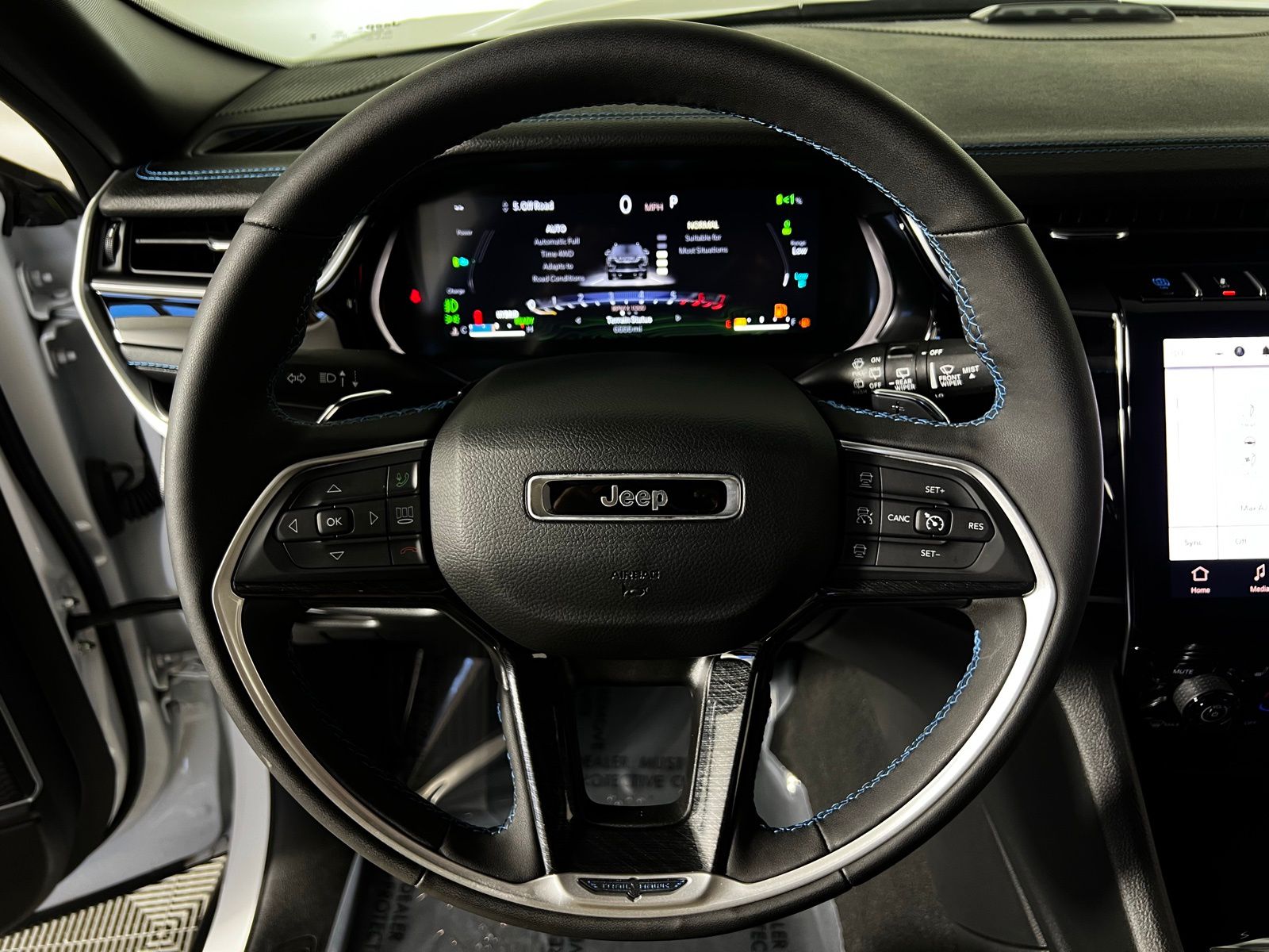 Thumbnail: 2024 Jeep Grand Cherokee - 16