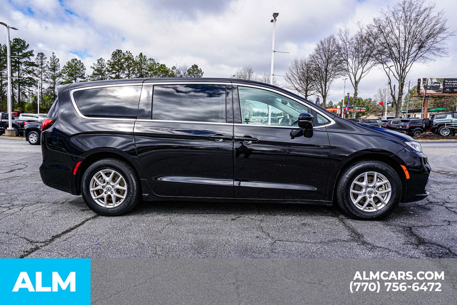 Used 2024 Black Chrysler Touring L image 10