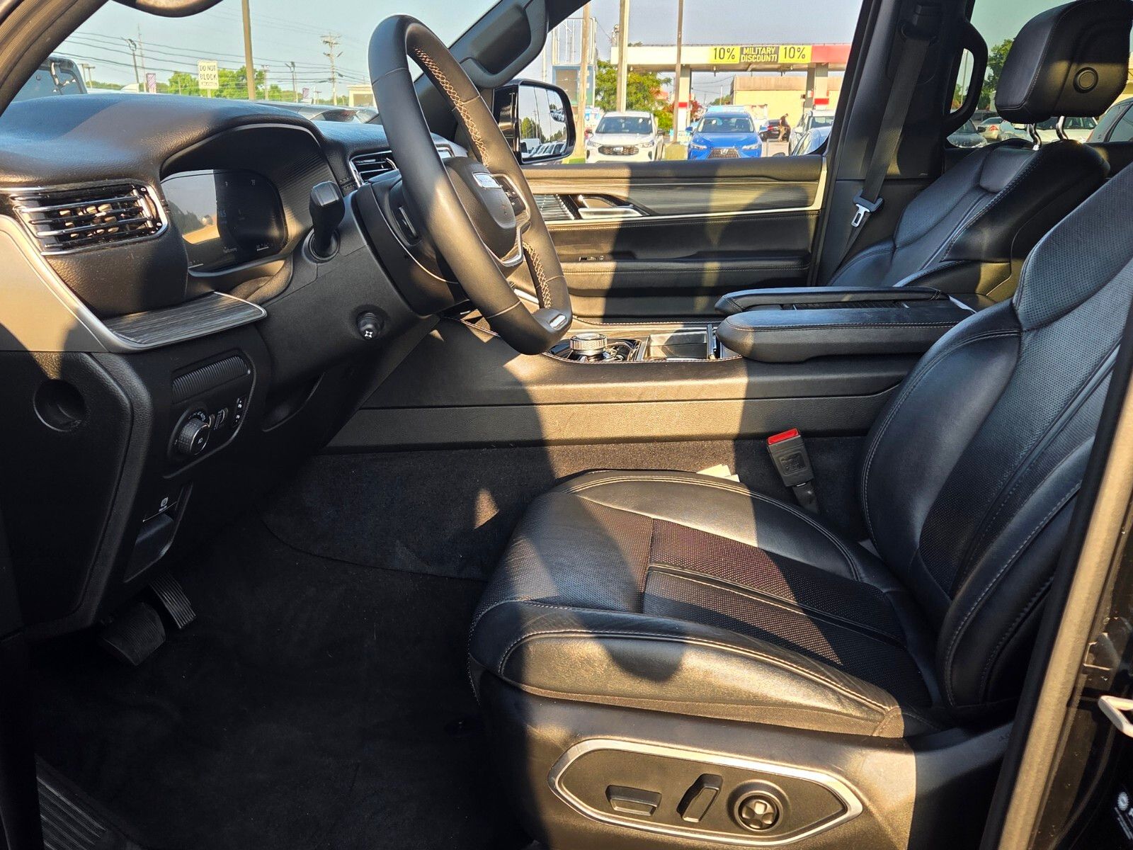 Used 2024 Black Jeep Series II image 5